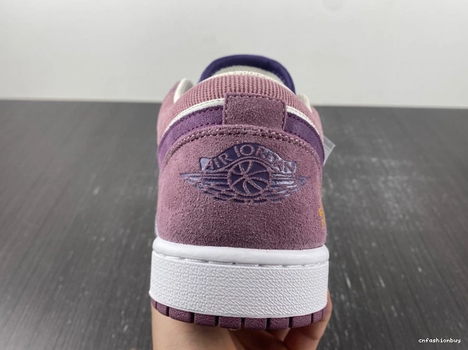 1 DR8057-500 Air Jordan (W) Unity Low 0824